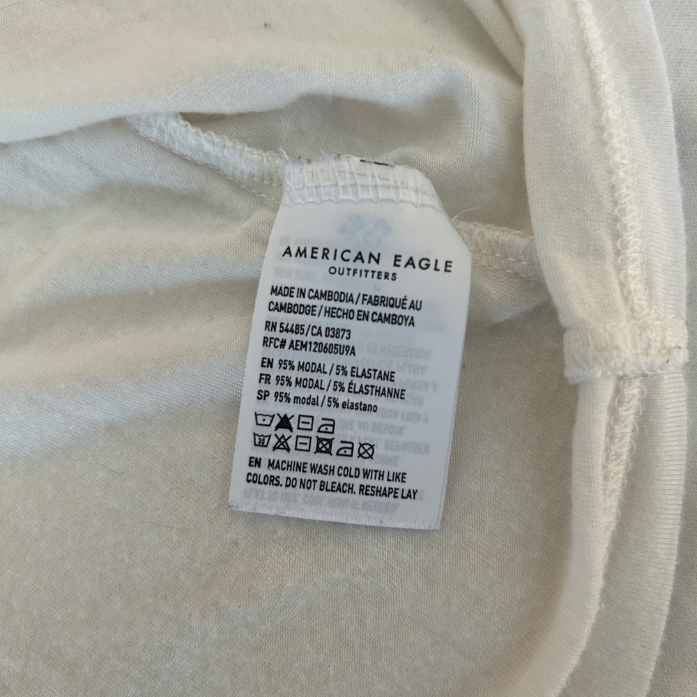 American Eagle Outfitters Soft & Sexy Cream V-Neck Tee - Picture 6 of 10